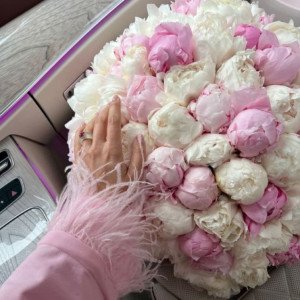 Букет 25 пионов микс с упаковкой