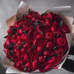 101 красный пион с упаковкой 101 красный пион с упаковкой